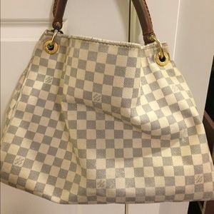 Authentic Louis Vuitton Artsy MM