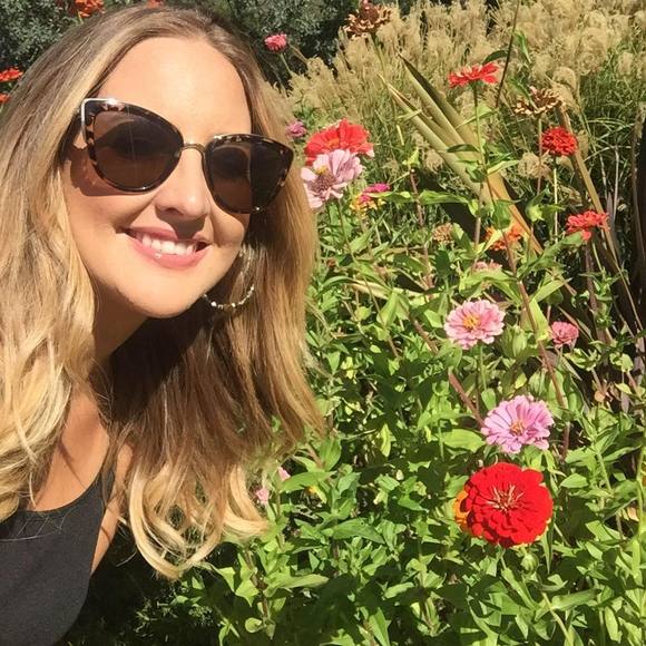 Meet your Posher, Jessica - Picture 1 of 1