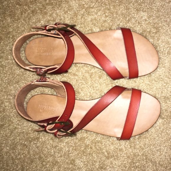 BRAND NEW MOSSIMO SANDELS !!!