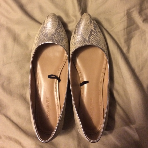 Banana republic flats