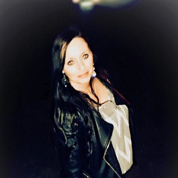 Meet your Posher, Lisa - Picture 1 of 1