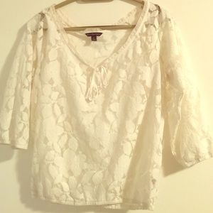 Creme American eagle lace top