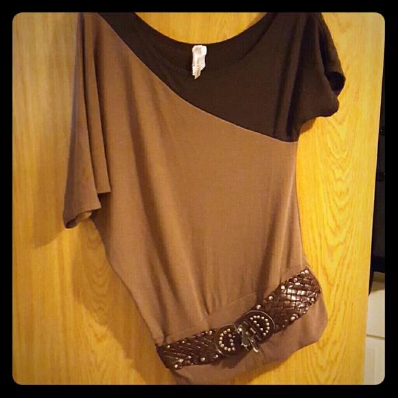 Off the shoulder Top w belt