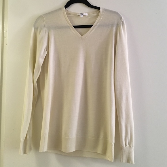 Uniqlo Light Sweater - Picture 1 of 3