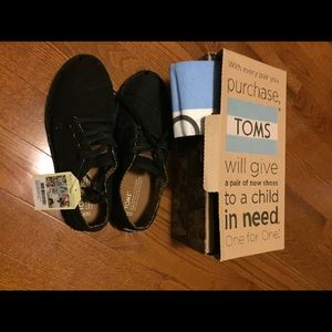 Mens TOMS size 10.5