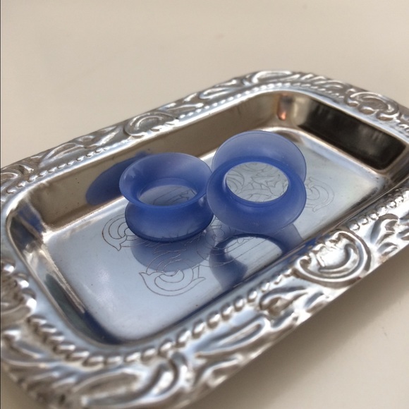 Blue silicone 1/2 inch gauge tunnel plugs