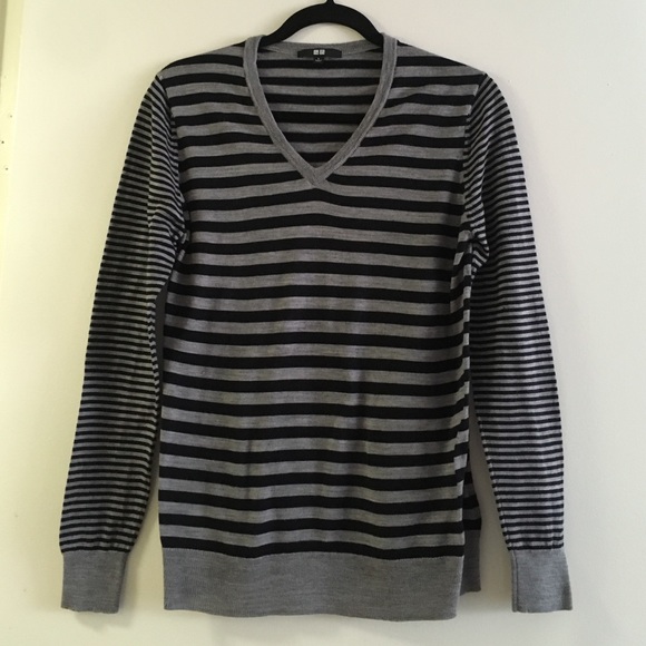 Uniqlo Light Sweater - Picture 1 of 3