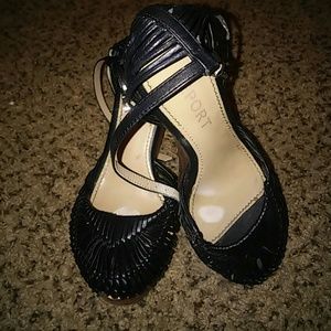 Report black wedges