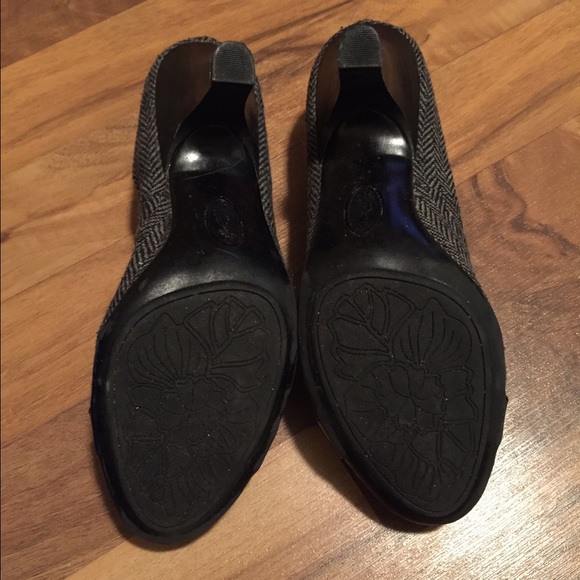 Heels - Picture 2 of 3