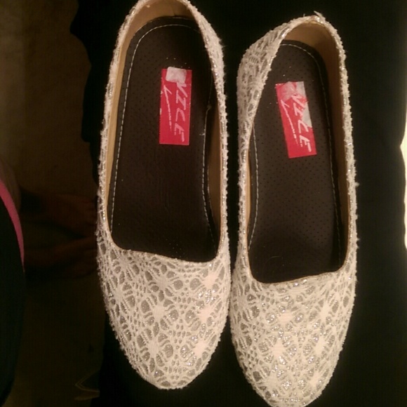 White creme lace,1" wedge shoes, size 6 womens.