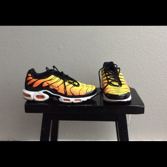 Nike air maxes