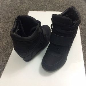 NWOT Black wedge sneakers
