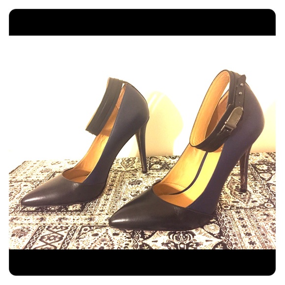 Shoe