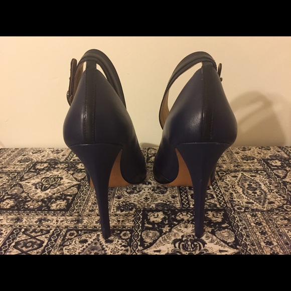 Shoe - Picture 3 of 4