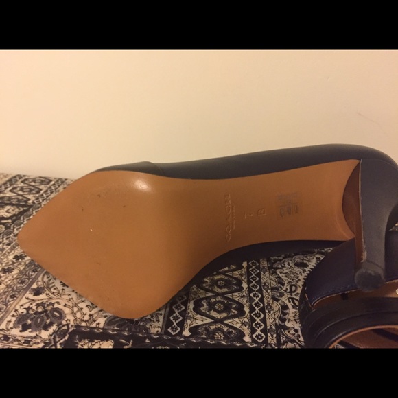 Shoe - Picture 4 of 4
