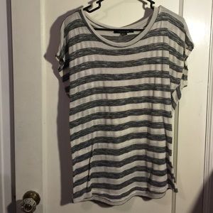 Stripped loose hanging shirt