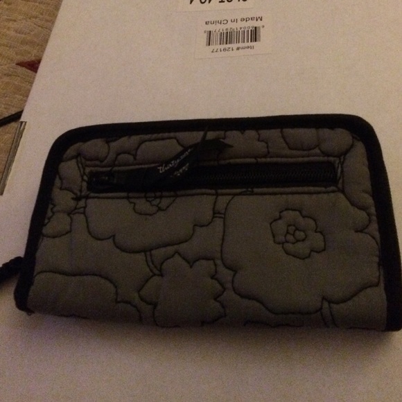 Thirty one soft wallet.  Quilted poppy