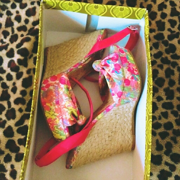 Gianni Bini Floral wedges