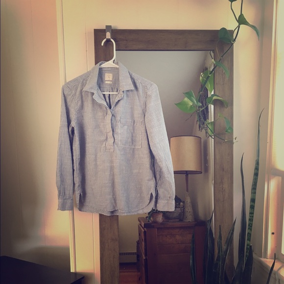 Gap button down shirt