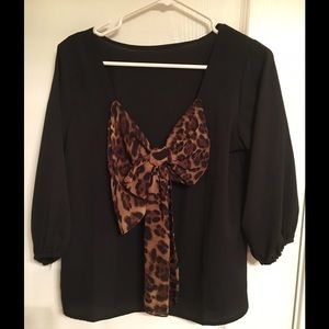 Black chiffon top with leopard print bow. XL