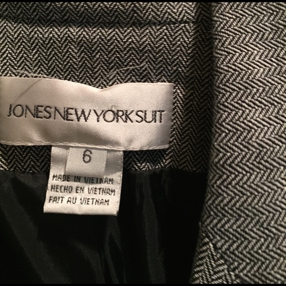 Career suit - Picture 2 of 3