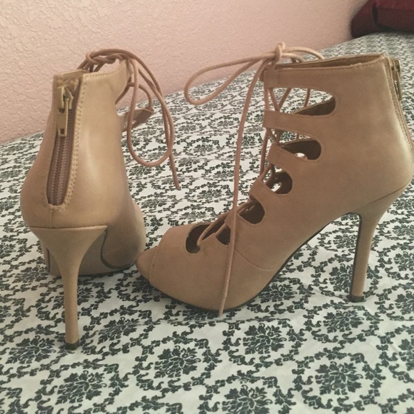 Lace-up Peep Toe Heels - Picture 3 of 4