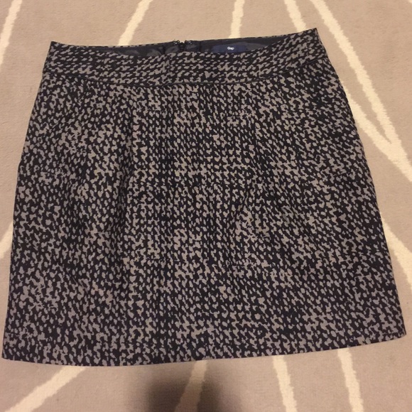 Gap skirt