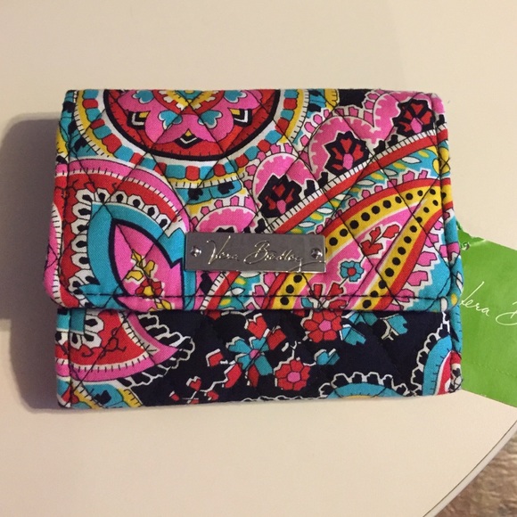 Vera Bradley Handbags - New Verá Bradley Petite Trifold Floral Wallet
