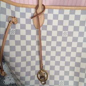 100% Auth LV Artsy ✨KEY RING NO PURSE✨