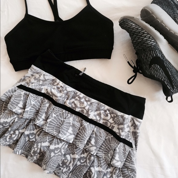 Lululemon pacesetter skirt in Beachy floral fossil