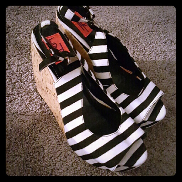 NWOT Striped wedges