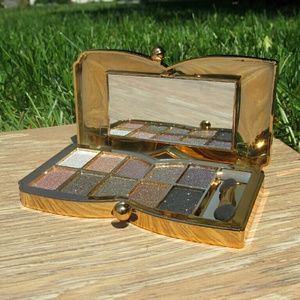 *TREND SETTER* Shimmer Smokey Eyeshadow Pallette