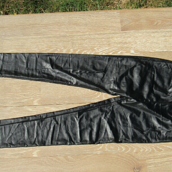 *TREND SETTER* Faux Leather Leggings