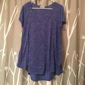 Long blue tunic t-shirt.