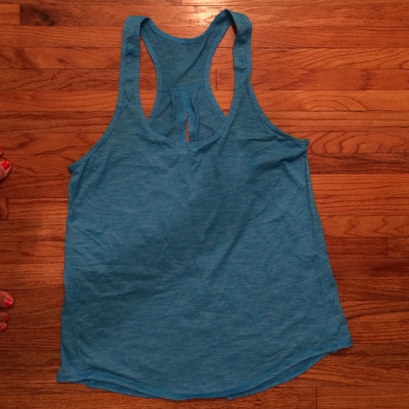 Lululemon relaxed fit tank with keyhole back