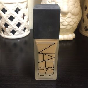 NARS All Day Luminous Weightless Foundation