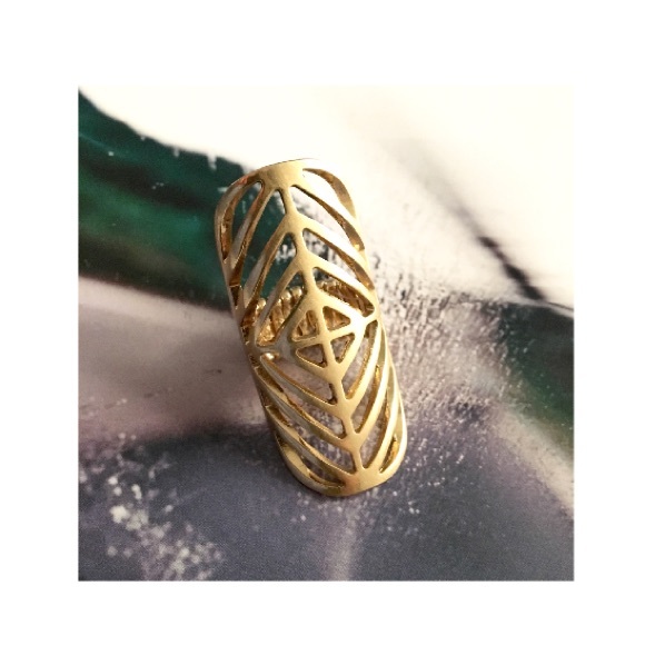 HP Tribal Design Shield Ring - Picture 4 of 4