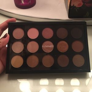 Mac 15 warm eyeshadow palette