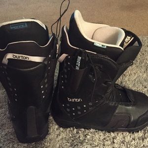 Snowboarding boots Women's Burton