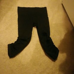 Lululemon flow crop size 4