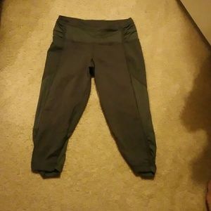 Lululemon crop size 4