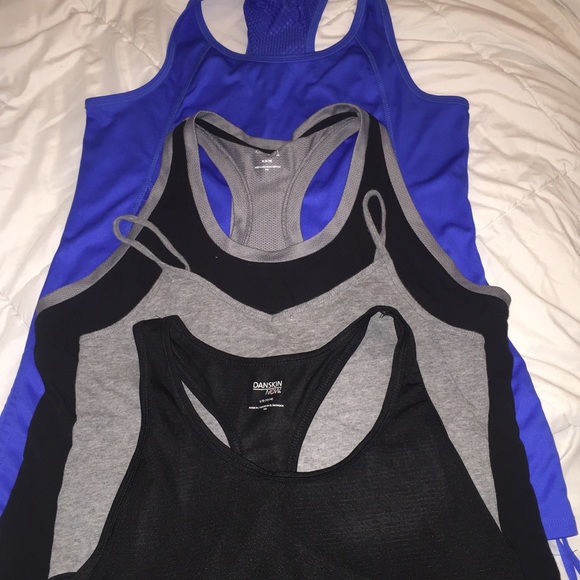 Bundle of 4 tank tops