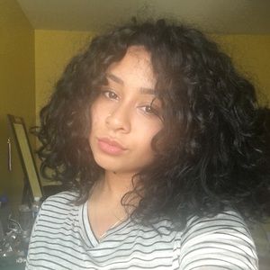 Meet your Posher, Ana