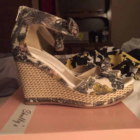 Adorable wedges - Picture 2 of 4