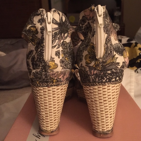 Adorable wedges - Picture 3 of 4