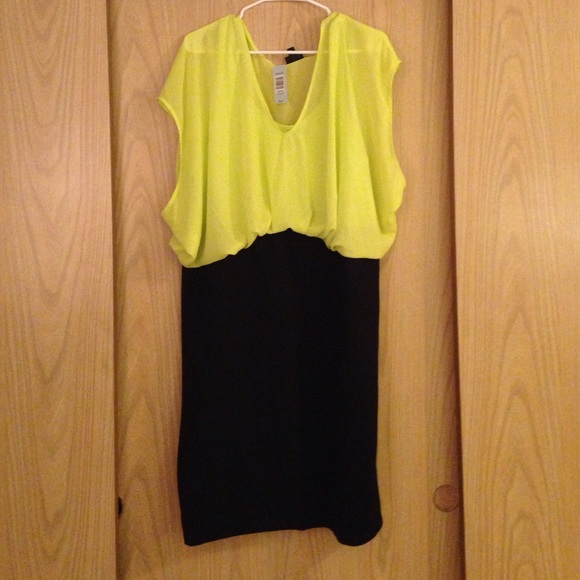 torrid Dresses & Skirts - NWT Torrid size 2 dress
