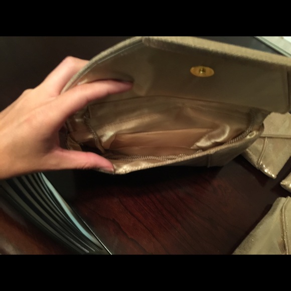 Gold clutch style purse - Picture 3 of 3