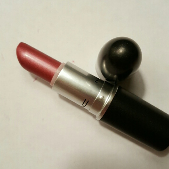 Max Chic Frost Lipstick