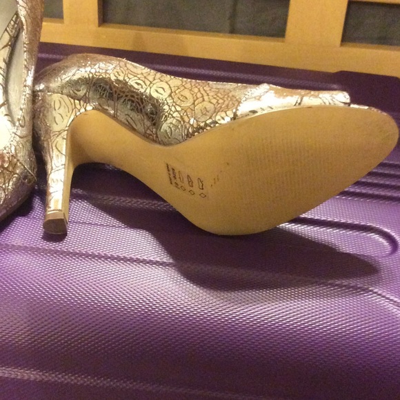 Shoes - Picture 3 of 4