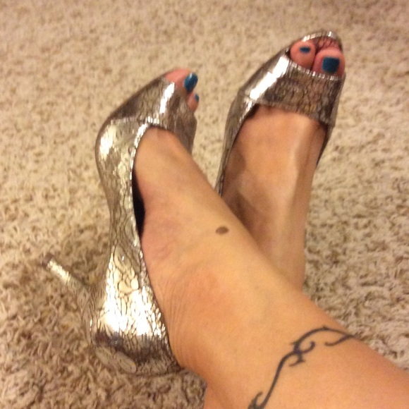 Shoes - Picture 4 of 4